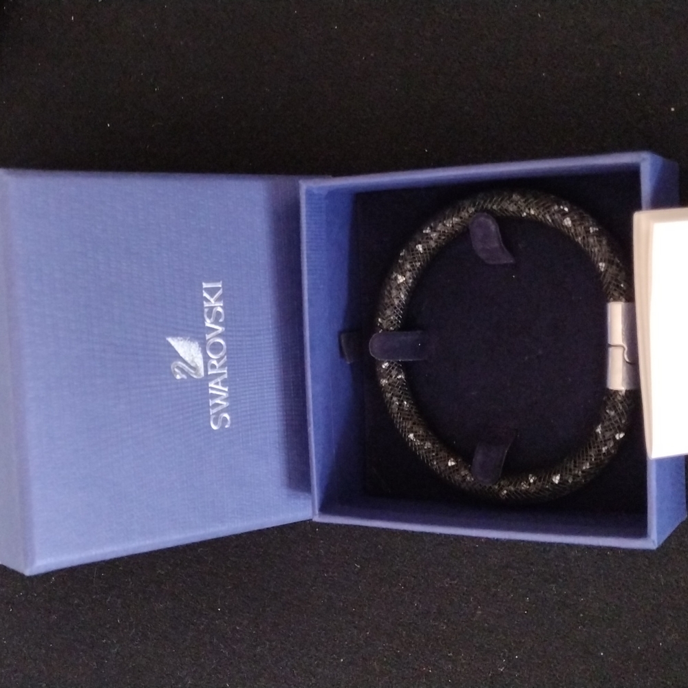 Swarovski crystal jet bracelet with magnetic clasp EUC
